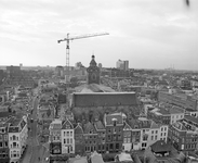 880227 Gezicht op de restauratiewerkzaamheden van de Buurkerk (Buurkerkhof) te Utrecht, tijdens de grote restauratie in ...